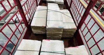 镇江 黄金麻花岗岩荔枝面，光面毛板装车完成