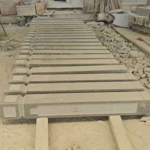 镇江 芝麻白异形加工雕刻-栏杆大柱，方柱