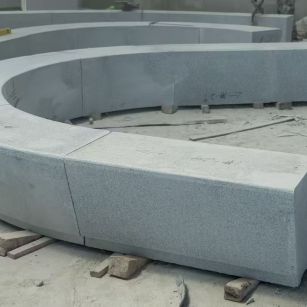 镇江 芝麻白花岗岩光面弧形坐凳