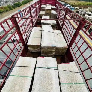 镇江 黄金麻花岗岩荔枝面，光面毛板装车完成