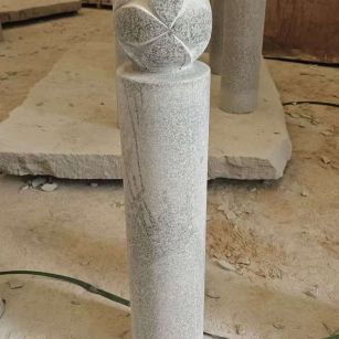 镇江 芝麻白花岗岩石材挡车石柱、停车柱、圆柱挡车柱、方柱挡车柱等