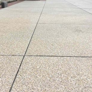 镇江 黄金麻花岗岩石板材荔枝面地面铺装效果