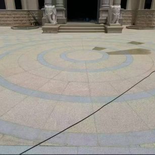 镇江 黄金麻芝麻灰花岗岩石材地铺拼接效果