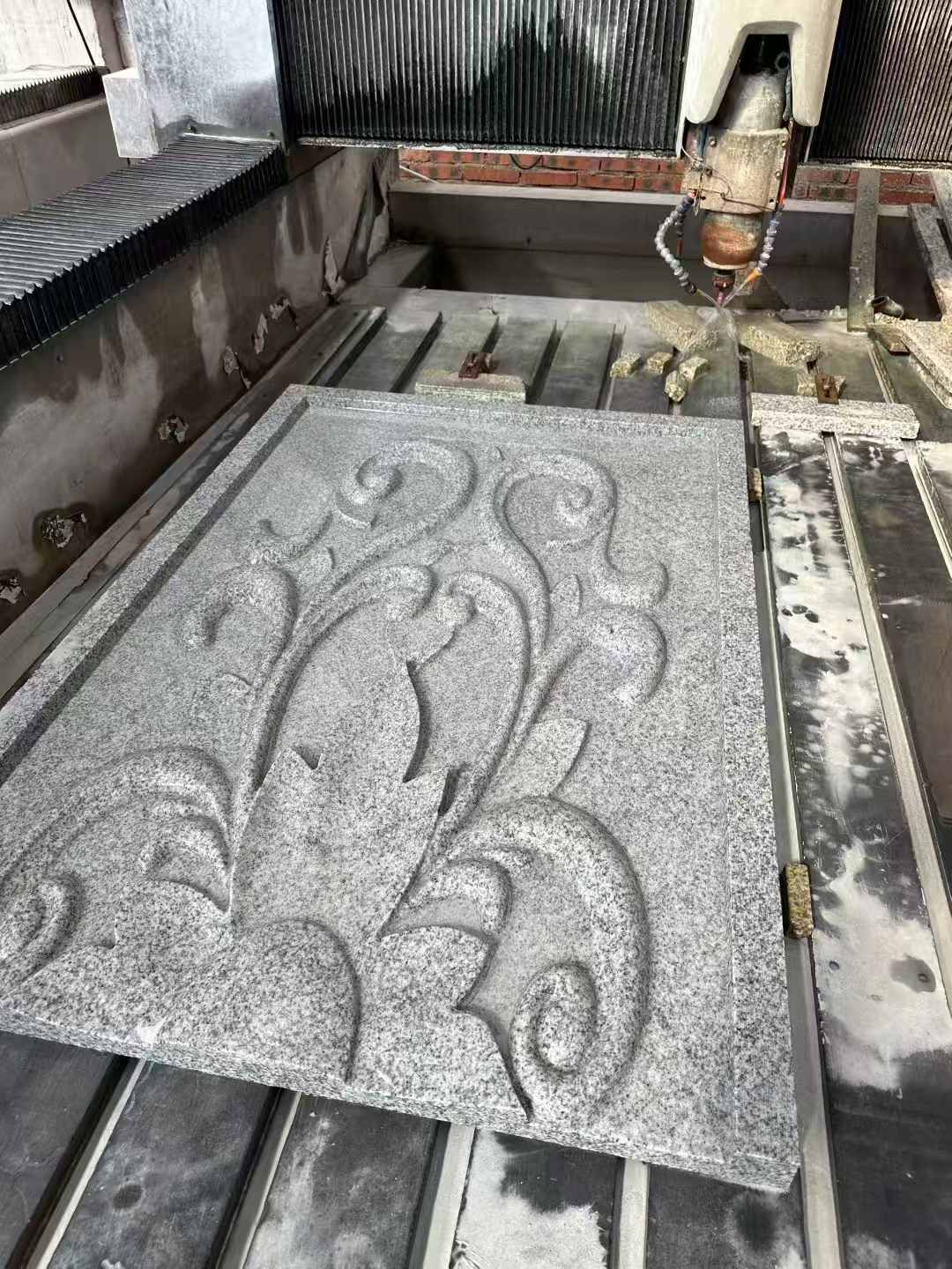 镇江 白麻别墅干挂雕花板