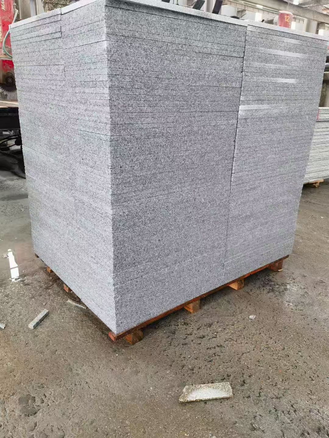 镇江 芝麻白火烧面1.8厚300*600地铺石，尺寸标准，厚薄均匀