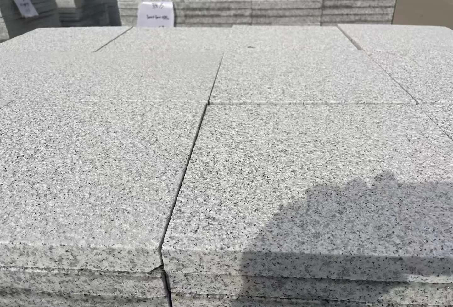 镇江 白麻花岗岩石材推荐 荔枝面地铺石