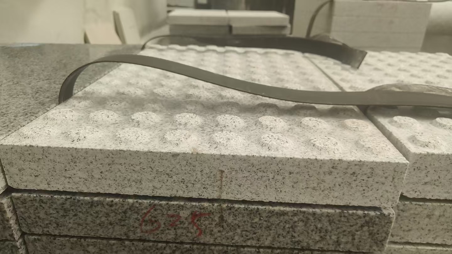 镇江 芝麻白花岗岩6.0公分荔枝面五轴加工雕刻盲点