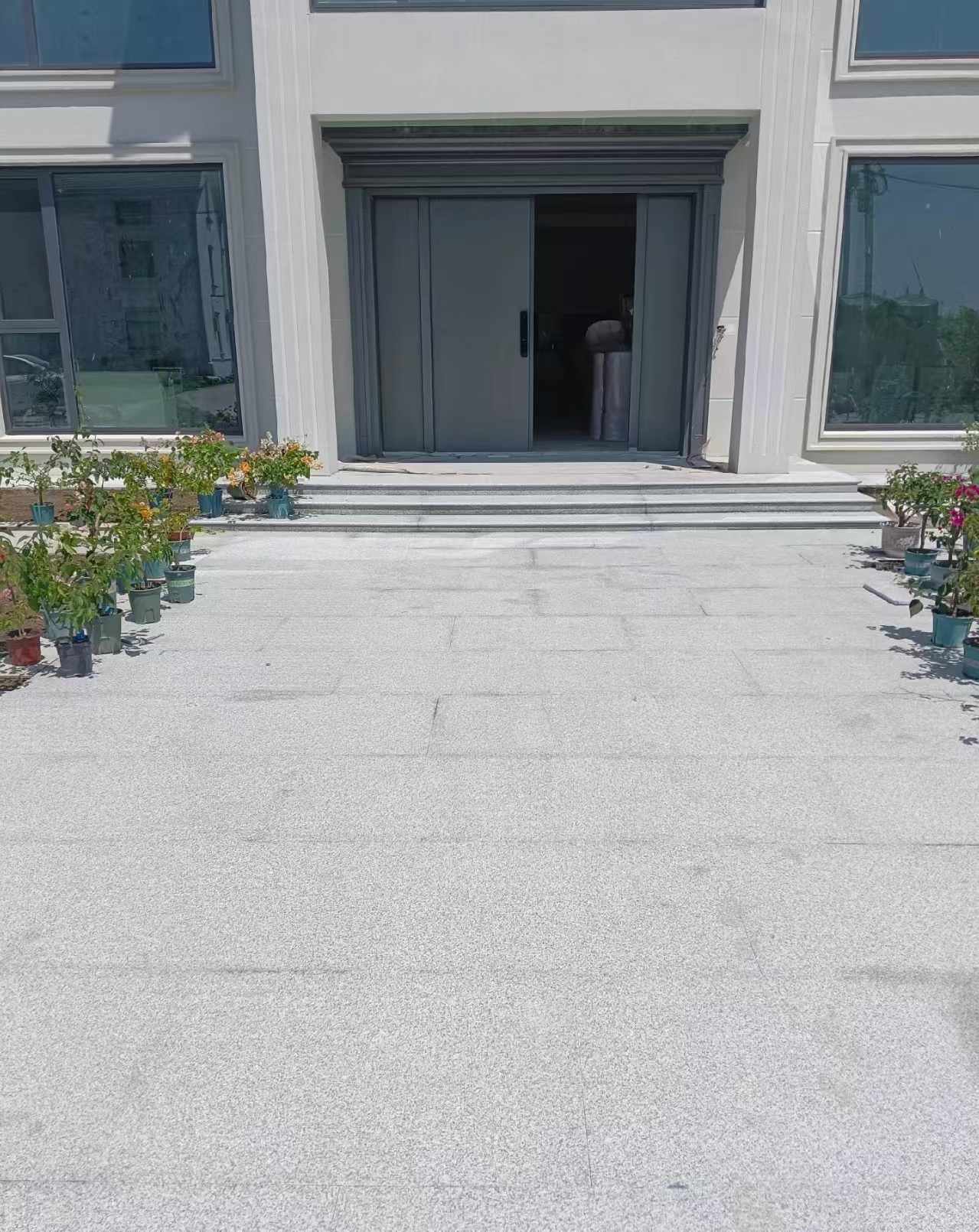 镇江 芝麻白花岗岩地铺石地面铺装