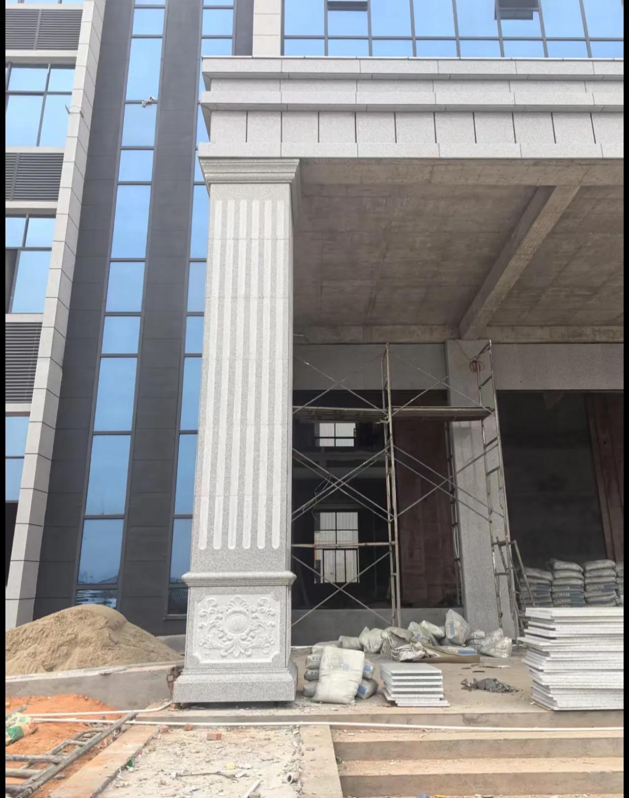 镇江 芝麻白光面花岗岩门楼大柱（罗马柱）配雕花底座