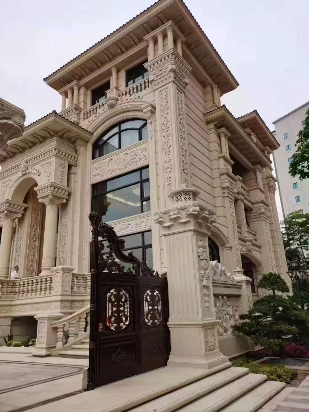 镇江 黄金麻花岗岩别墅外墙干挂效果展示