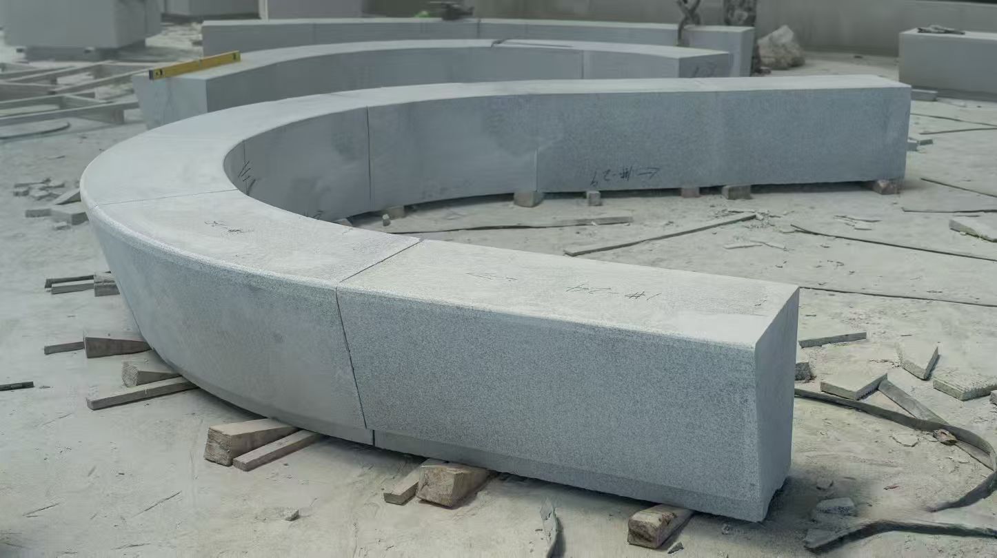 镇江 芝麻白花岗岩光面弧形坐凳