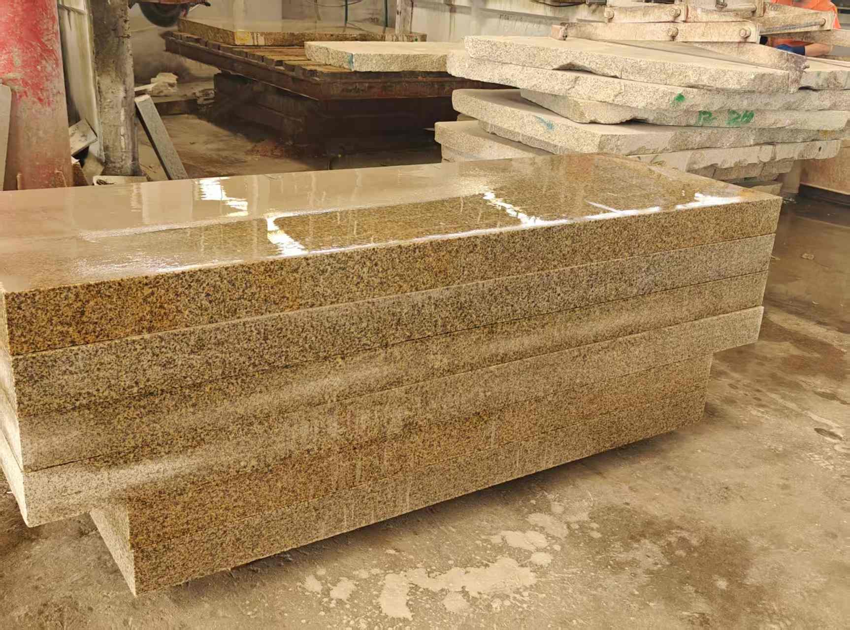 镇江 黄金麻栏杆料半成品加工中