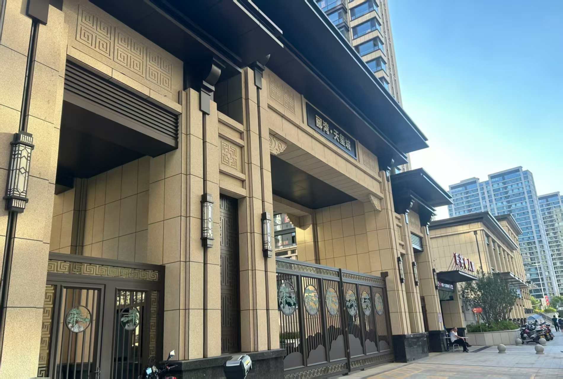 镇江 黄金麻花岗岩荔枝面小区门楼外墙干挂