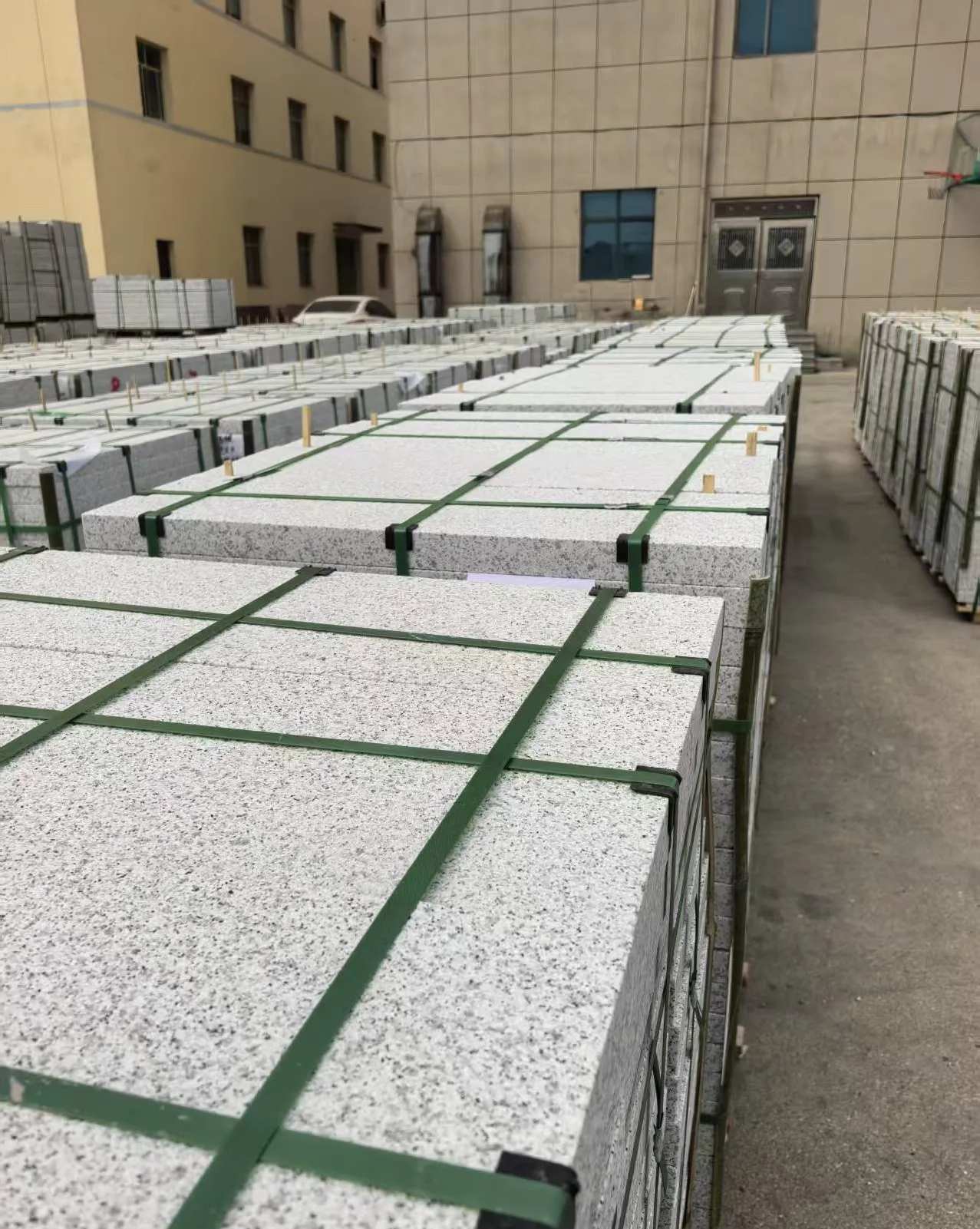 镇江 白麻花岗岩5.0公分荔枝面地铺石