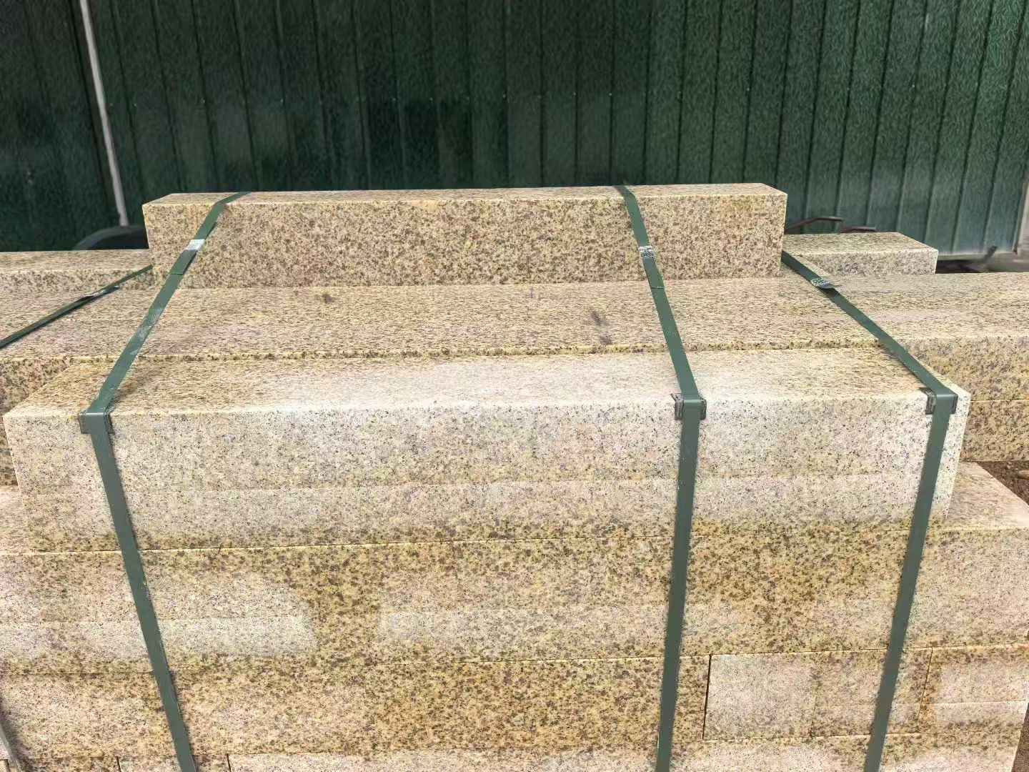 镇江 黄金麻花岗岩石材机切面栏杆料半成品