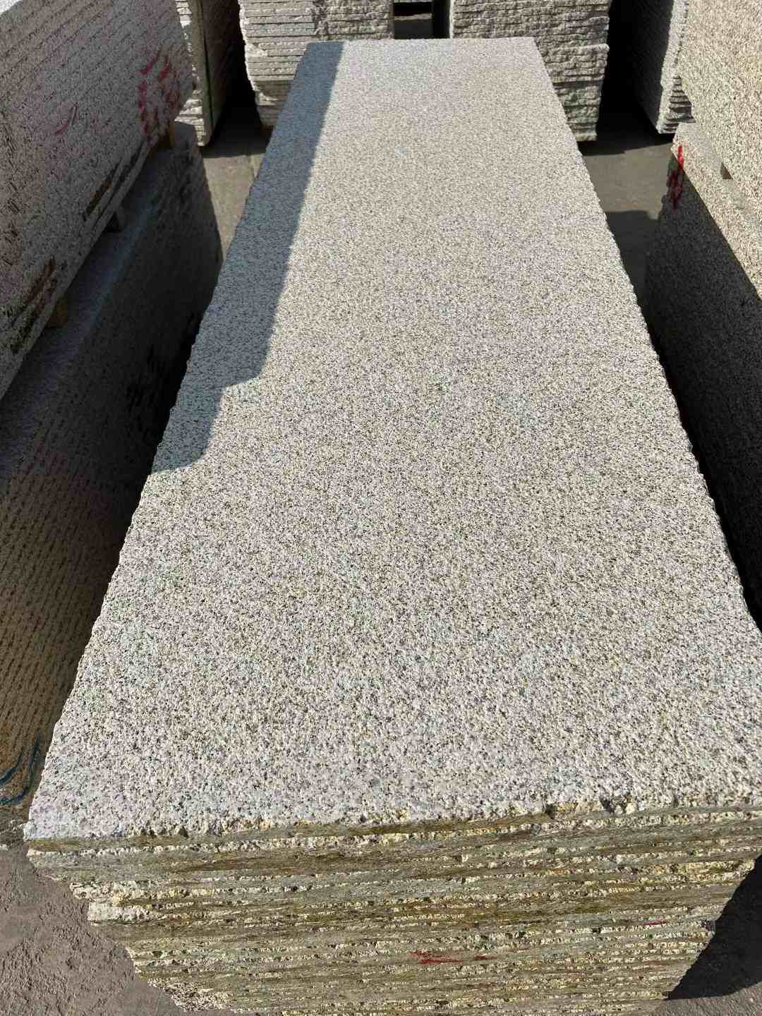 镇江 黄金麻花岗岩荔枝面毛板，半成品