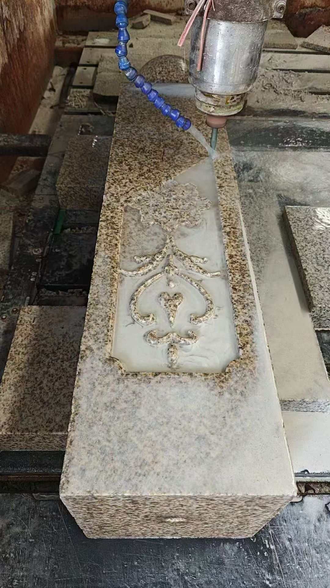 镇江 黄金麻花岗岩异形加工雕刻栏杆大柱