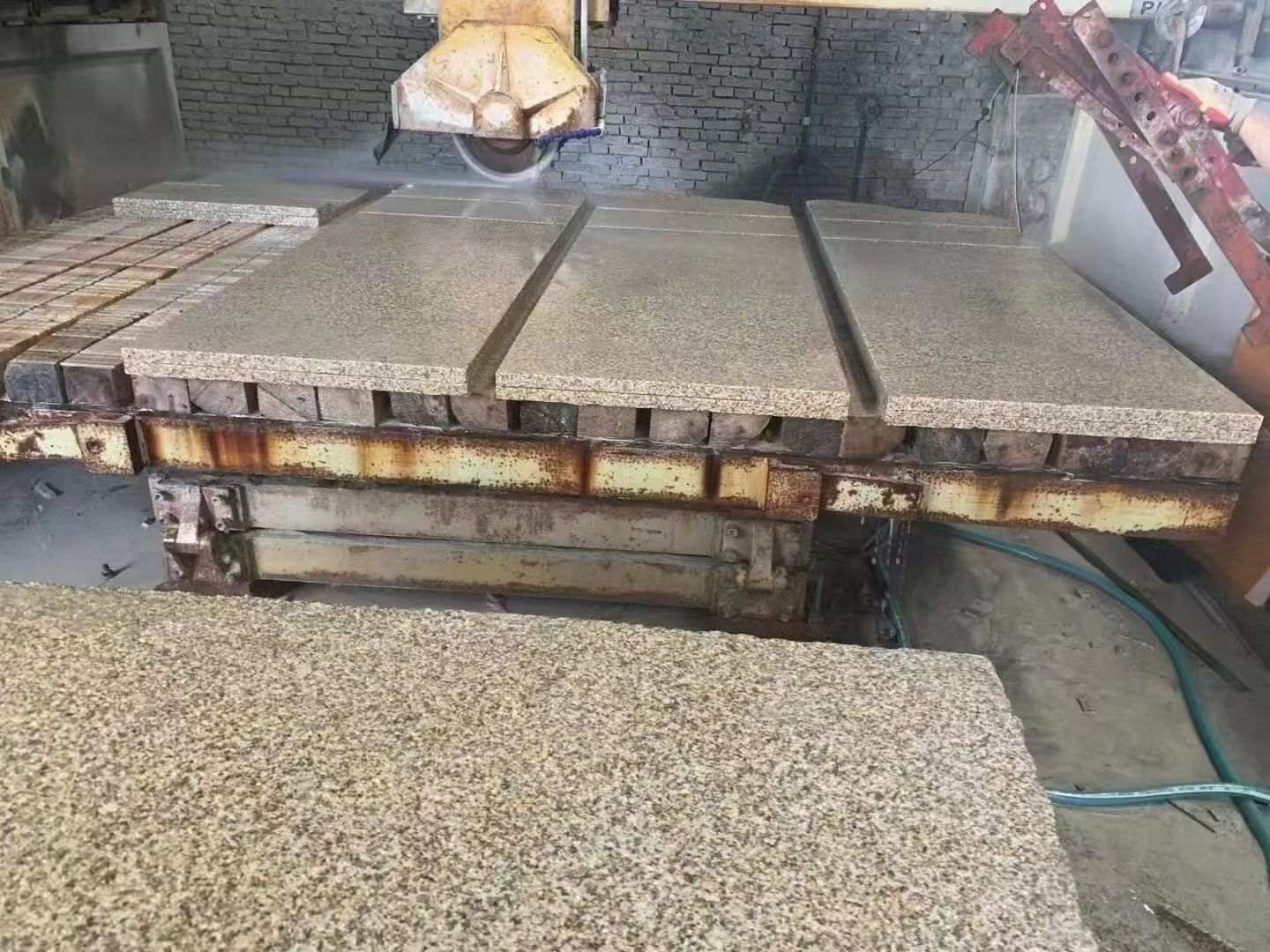 镇江 黄金麻荔枝面成品板加工