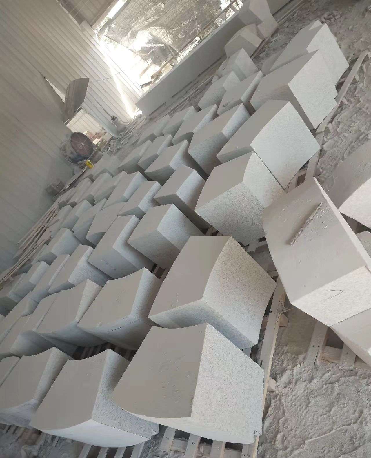 镇江 白麻花岗岩异形坐凳