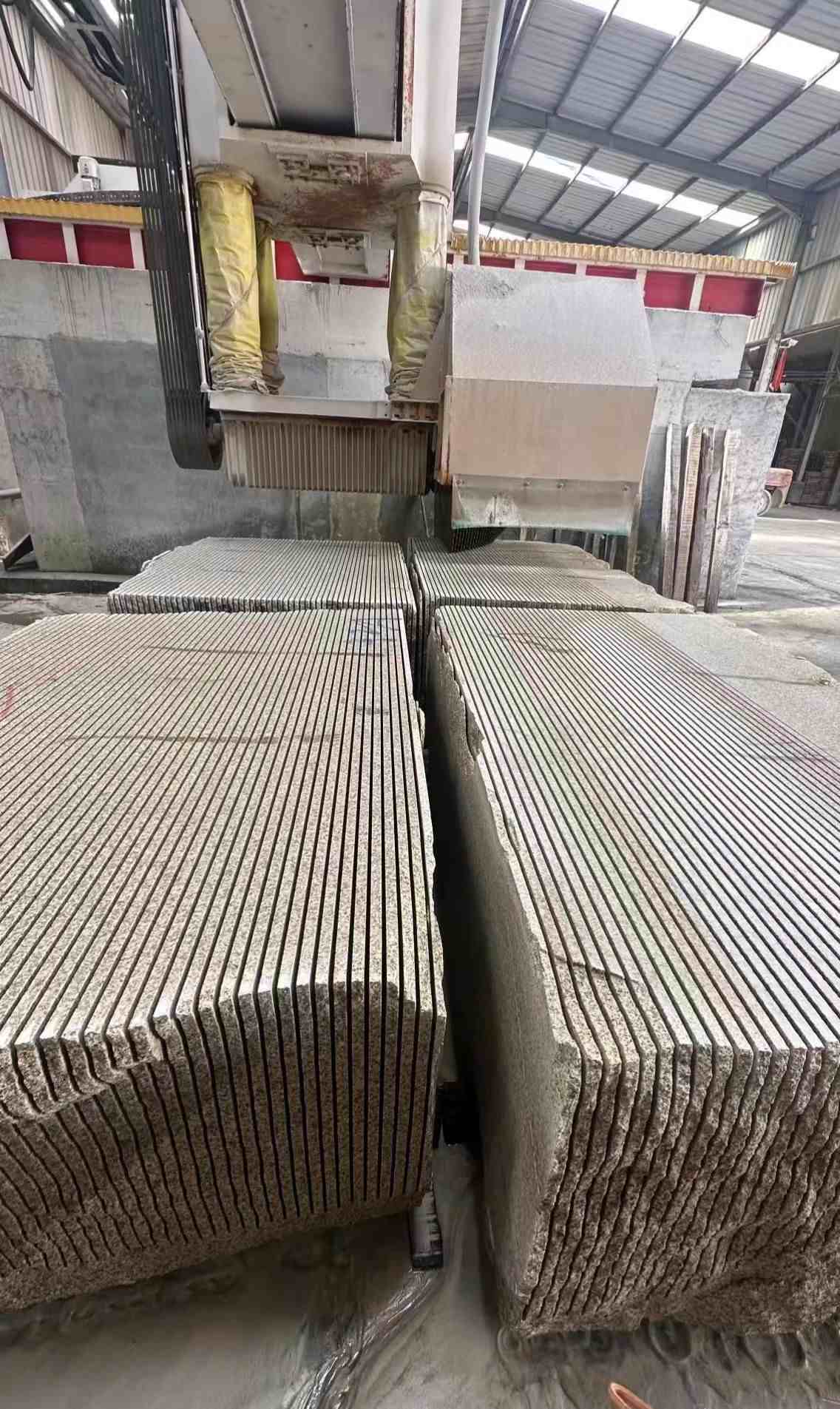 镇江 车间生产日常，黄金麻白麻花岗岩