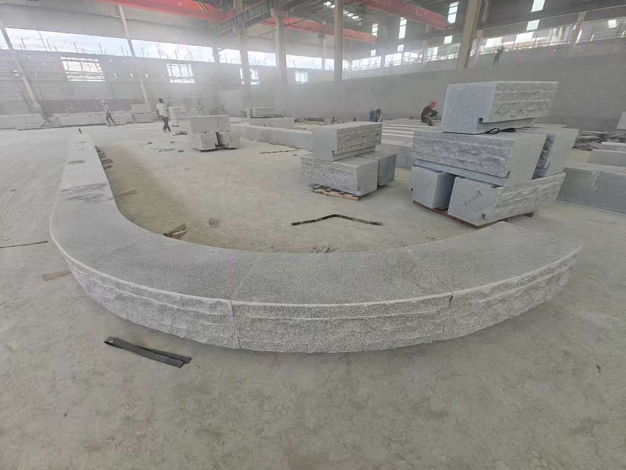 镇江 芝麻白异形坐凳，自然面光面弧形加工