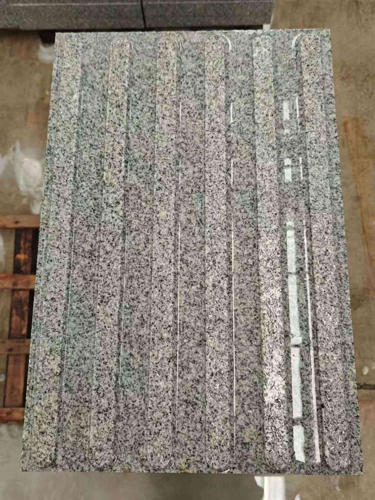 镇江 芝麻白花岗岩荔枝面雕刻盲道，盲条