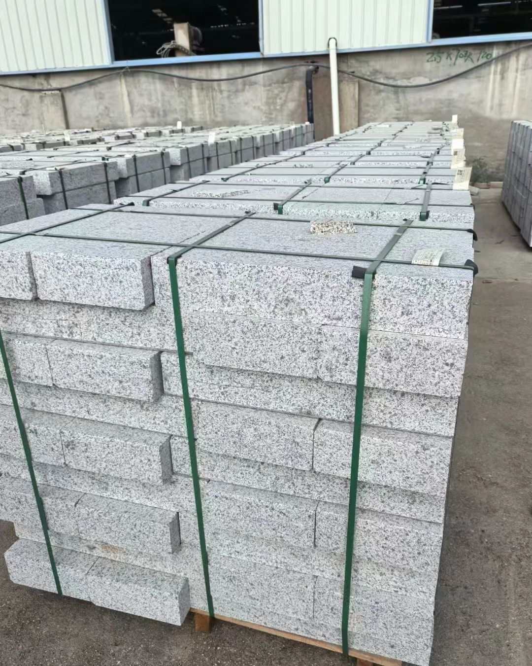 镇江 白麻花岗岩路沿石，弧形路沿石，道牙石，马路牙子，界石，路缘石，平沿石，直岩石，平缘石等