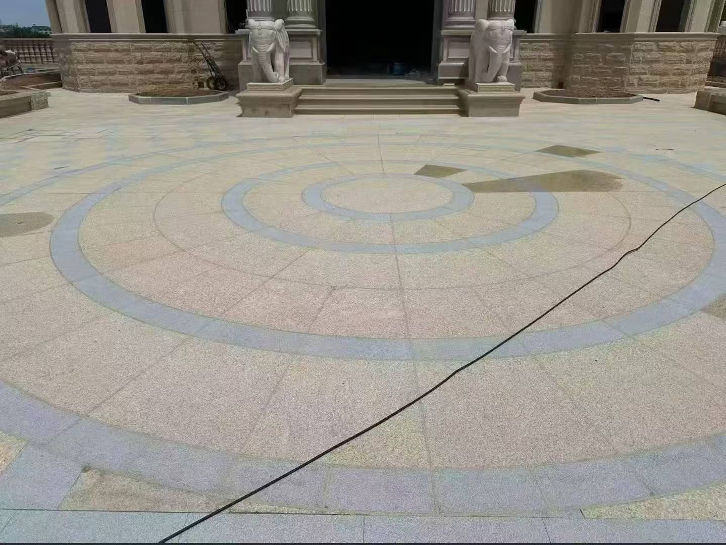 镇江 黄金麻芝麻灰花岗岩石材地铺拼接效果