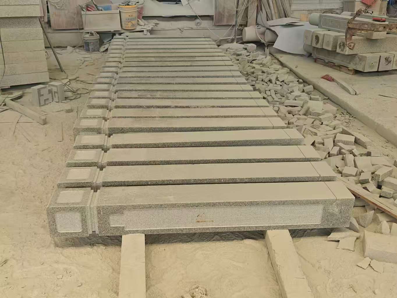 镇江 芝麻白异形加工雕刻-栏杆大柱，方柱